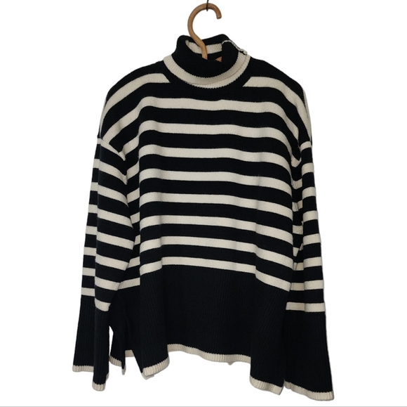 Black and white striped heavy sweater - Picture 1 of 12